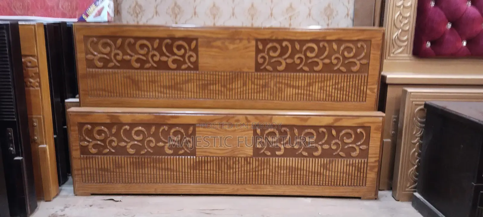 NEW BED CANADIAN OAK VENEER. M # 166