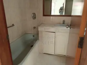 বনানী উত্তরে সুন্দর ৩ বেডরুমের আনফার্নিশড অ্যাপার্টমেন্ট ভাড়া