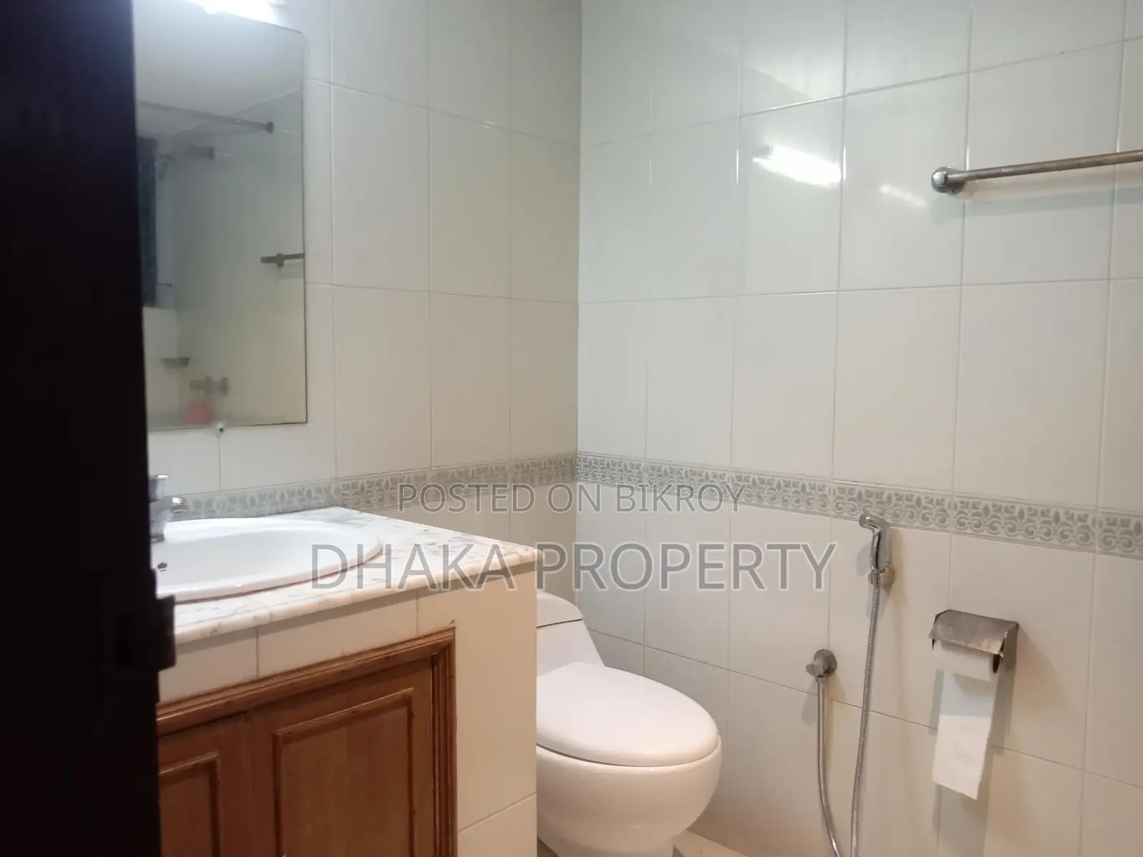 Full-Furnished 3200-Sqft 4 Bedrooms Apartment Rent in Baridhara