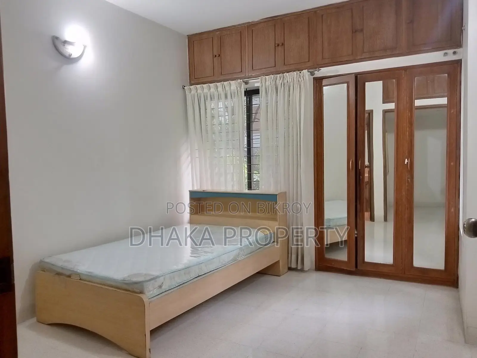 Full-Furnished 3200-Sqft 4 Bedrooms Apartment Rent in Baridhara