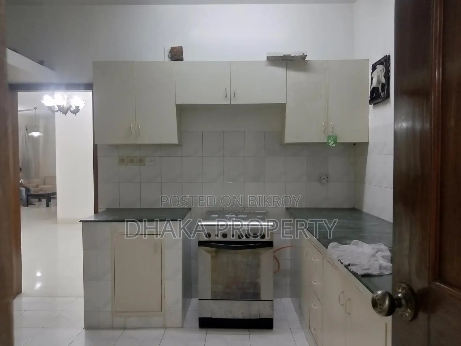 Full-Furnished 3200-Sqft 4 Bedrooms Apartment Rent in Baridhara