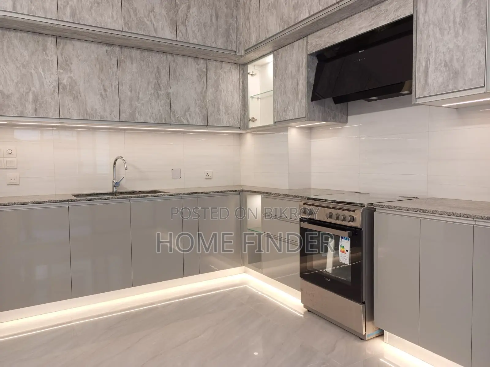Luxurious Well Decorated (gym+pool) Flat Rent in Gulshan 2