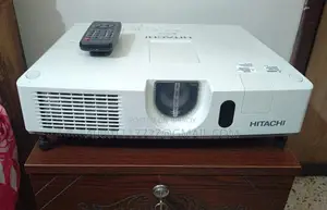 Hitachi Cp-x4022wn Brand New 4000 Lumens Projector