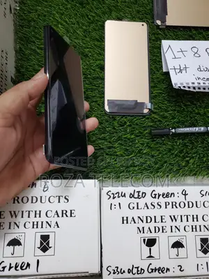 One plus 8 pro TFT display