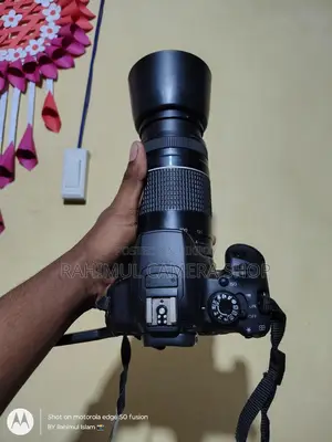 Canon 700D with 75-300 Zoom lens in brand new condition