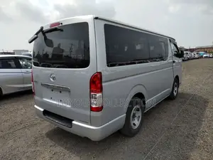 Toyota Hiace GL DUAL AC ORIGINAL 2020