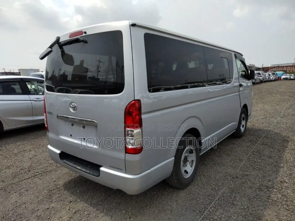 Toyota Hiace GL DUAL AC ORIGINAL 2020