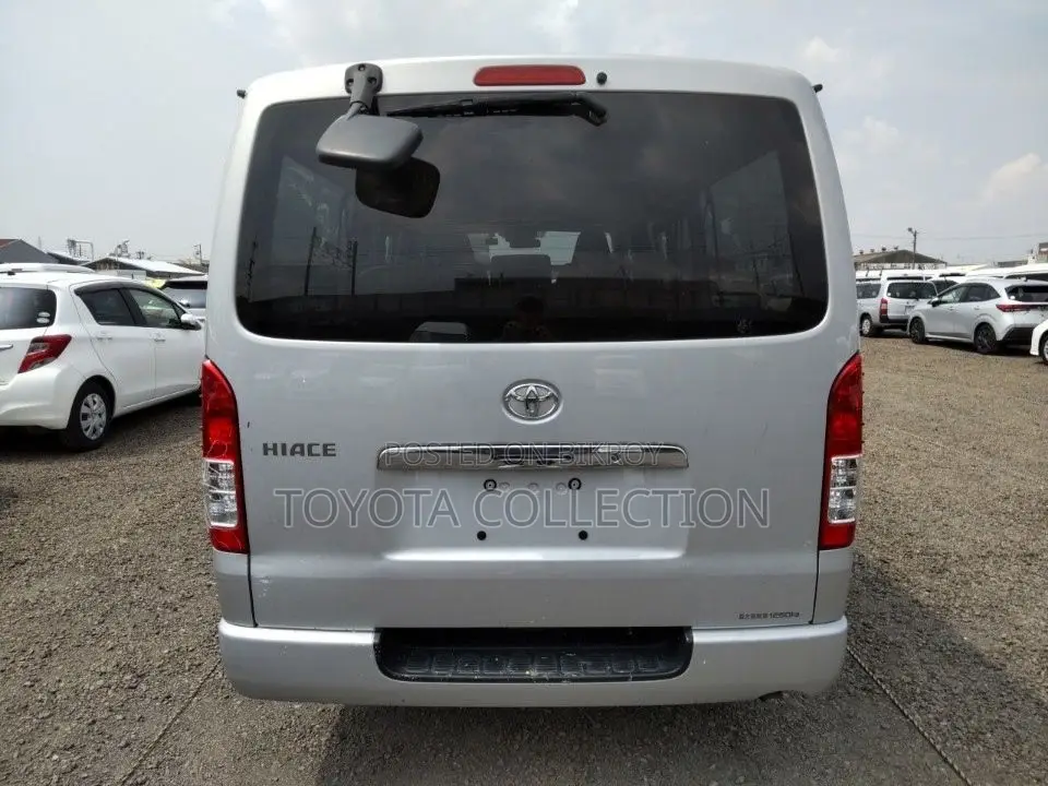 Toyota Hiace GL DUAL AC ORIGINAL 2020