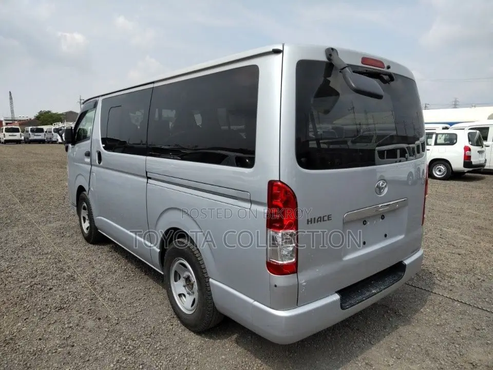 Toyota Hiace GL DUAL AC ORIGINAL 2020
