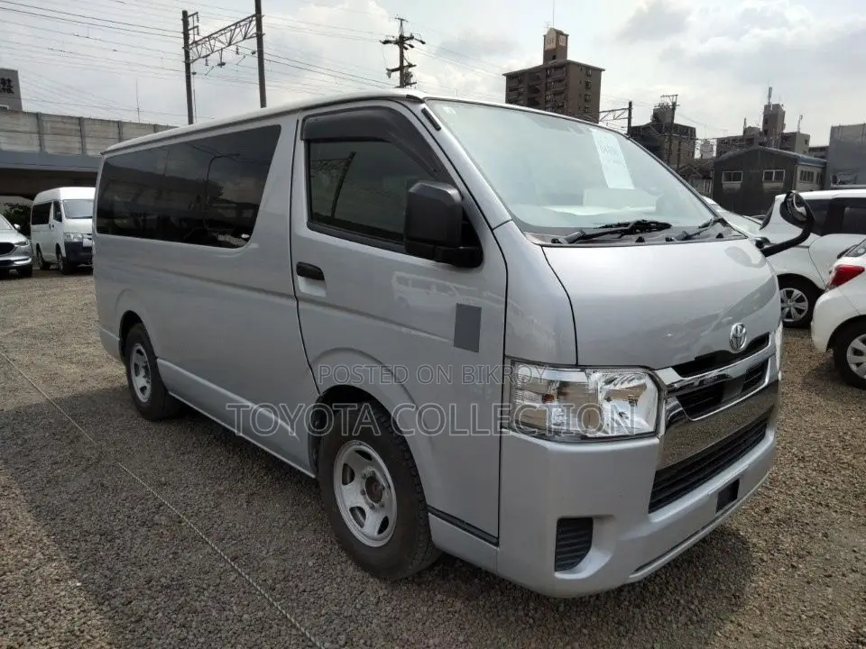 Toyota Hiace GL DUAL AC ORIGINAL 2020