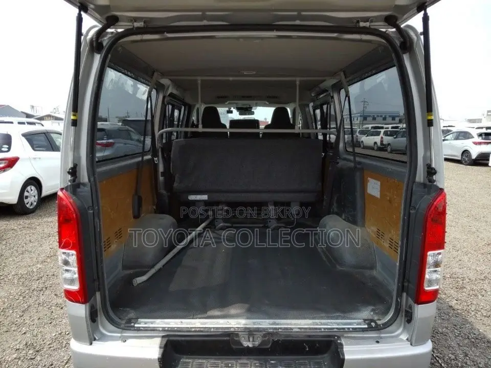 Toyota Hiace GL DUAL AC ORIGINAL 2020