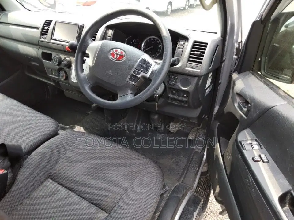 Toyota Hiace GL DUAL AC ORIGINAL 2020