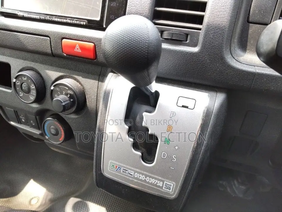 Toyota Hiace GL DUAL AC ORIGINAL 2020