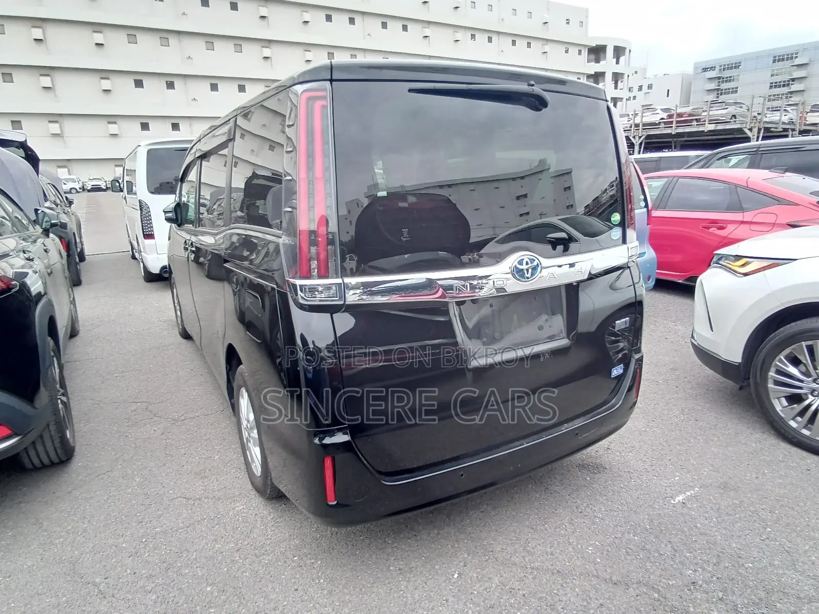 Toyota Noah G PKG HYB 2021