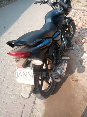 Bajaj Discover 150 2016