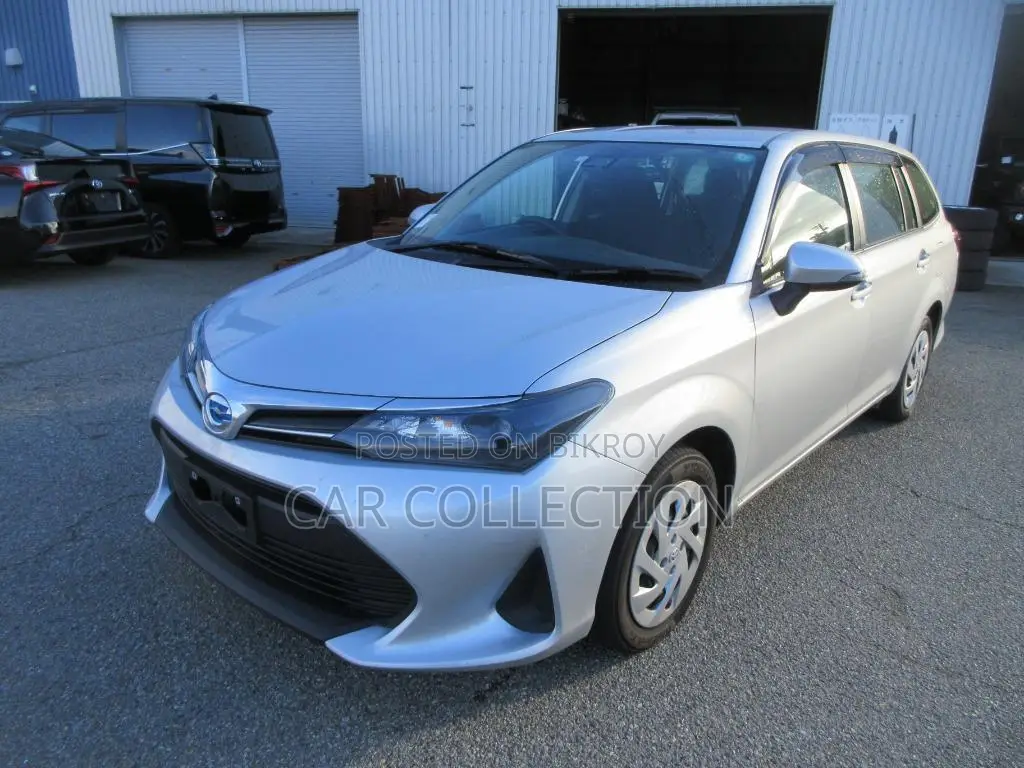Toyota Fielder Ex Hybrid Silver 2022