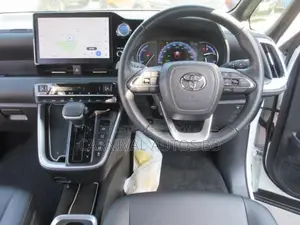 Toyota Noah SZ Hybrid 2022