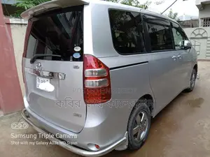 টয়োটা নোয়া কি স্টার্ট ২০১১