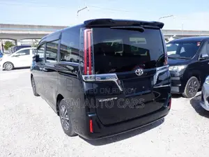 Toyota Esquire Non Hybrid Gi Black 2020