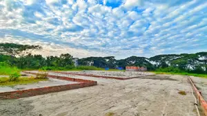স্বপ্ন হোক সত্যি ঢাকার নিকটে প্লট