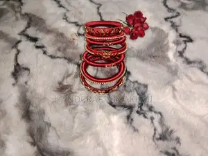 কুন্দন ও সিল্ক সুতার চুড়ি