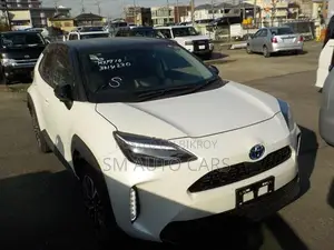 Toyota Yaris Cross Z Pearl & Black 2021