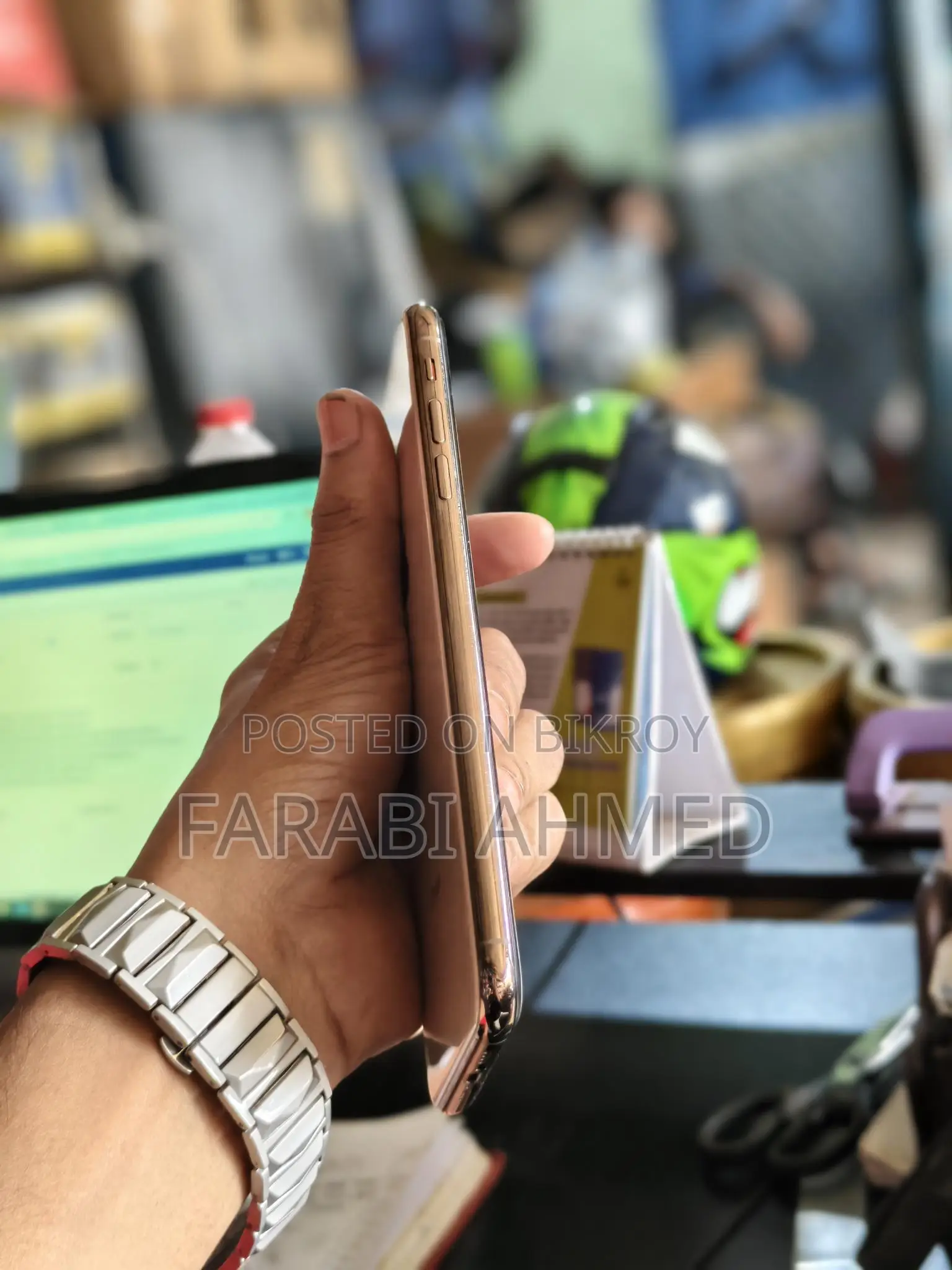 Apple iPhone XS Max . (Used)