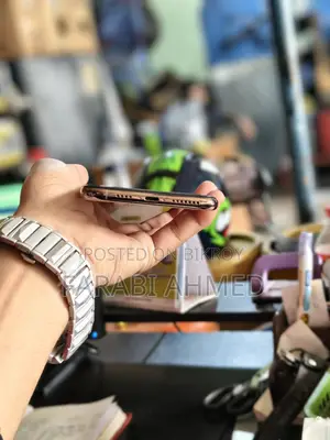 Apple iPhone XS Max . (Used)