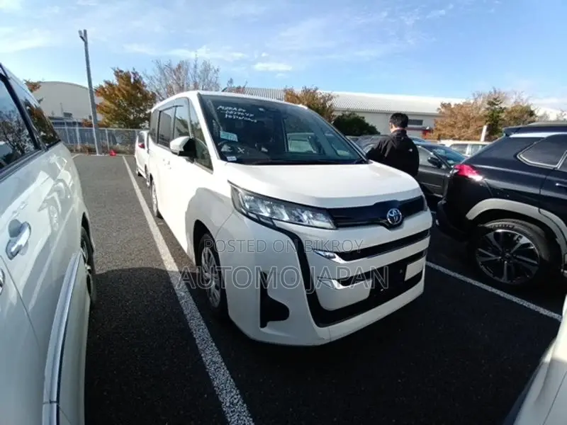 Toyota Noah X 2022