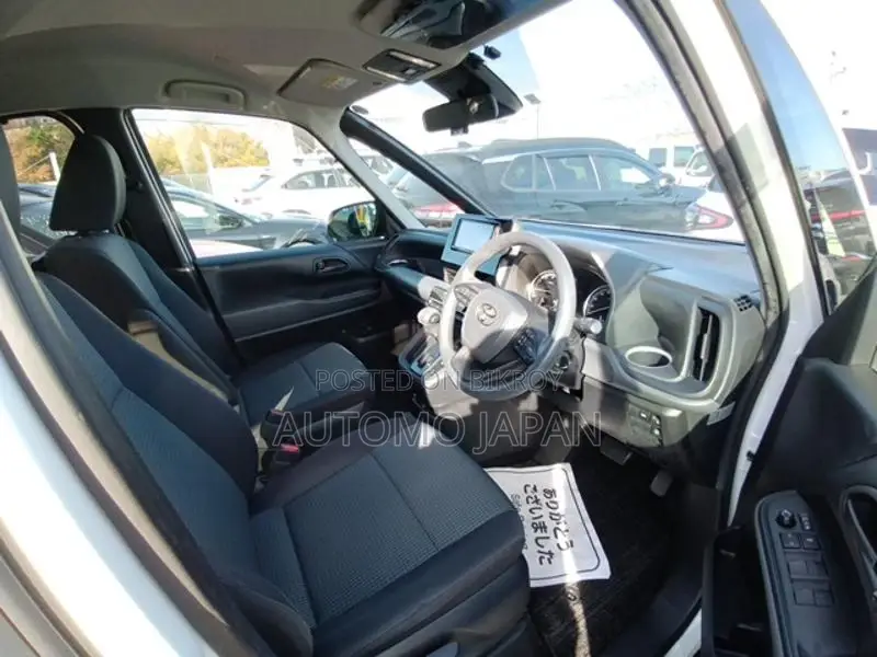 Toyota Noah X 2022