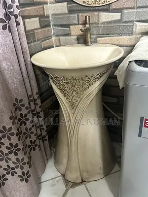 Stylish Pedestal Wash Basin and Mirror – Good Condition