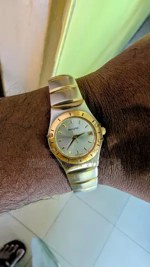 ACCURIST Ladies Watch Beautiful Gold color 100% Genuine