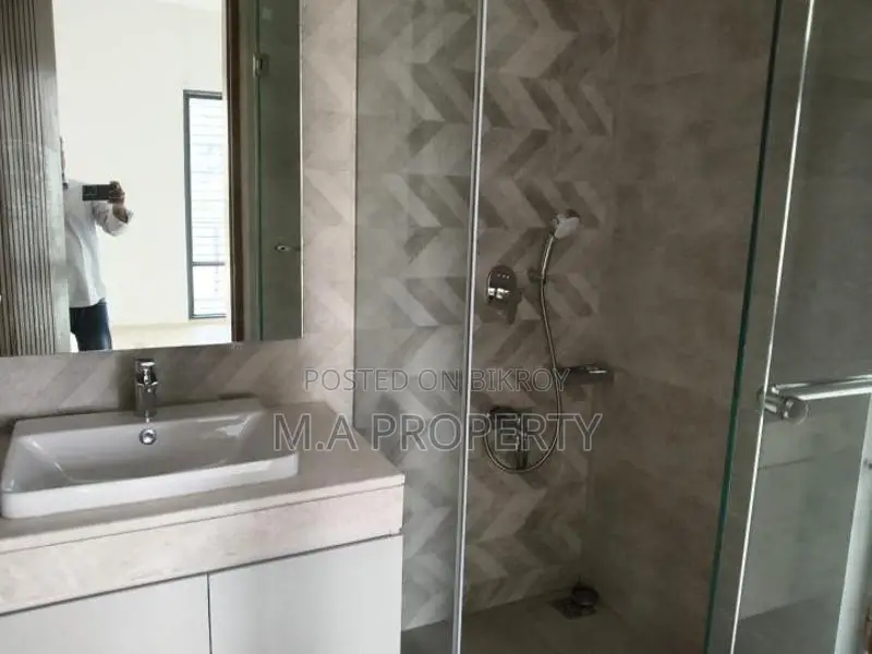 Rent Apartment Brand New 4-bedroom 2-carpark Gym+swimming