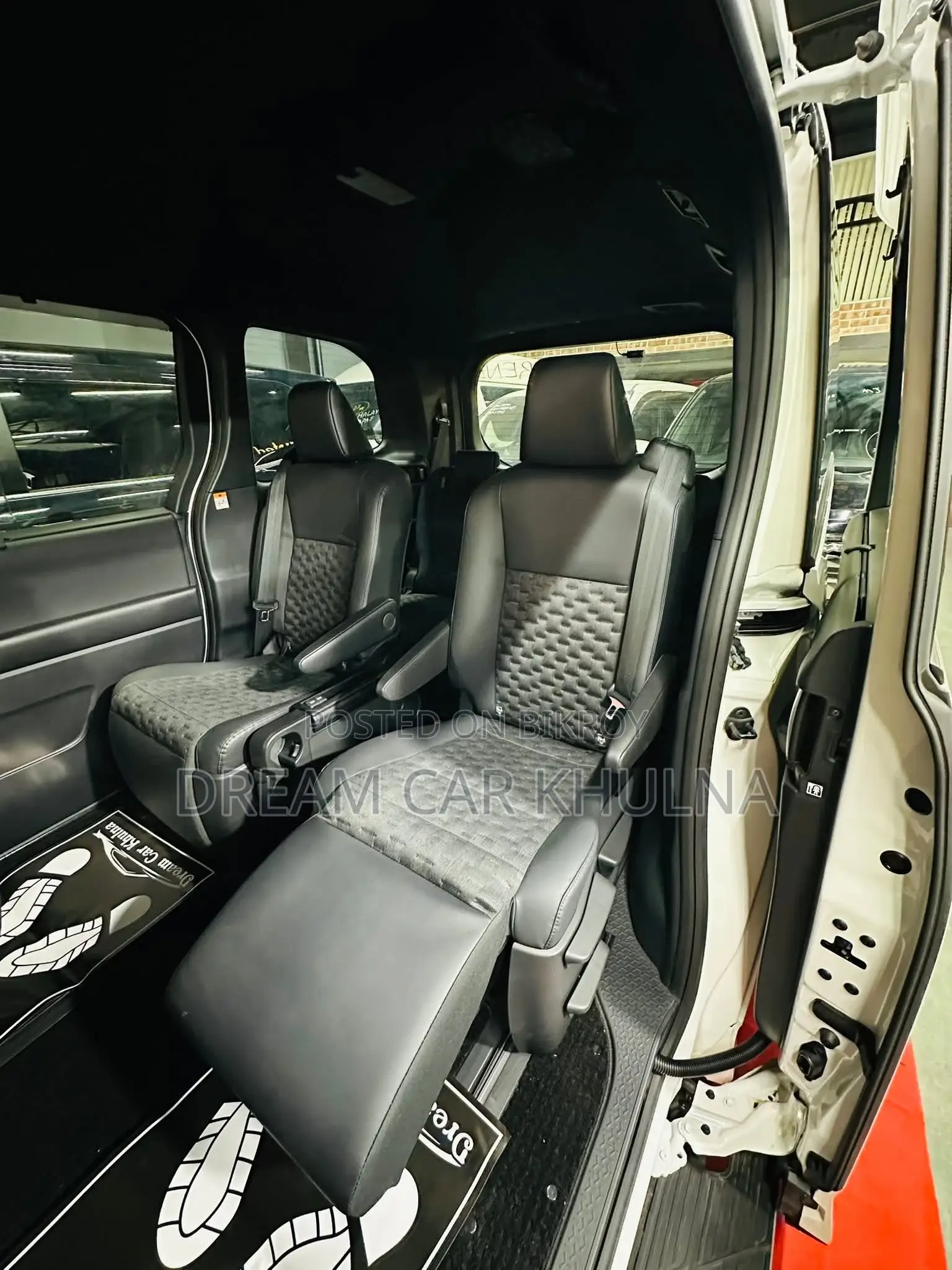 Toyota Voxy S-Z Auto foot step 2022