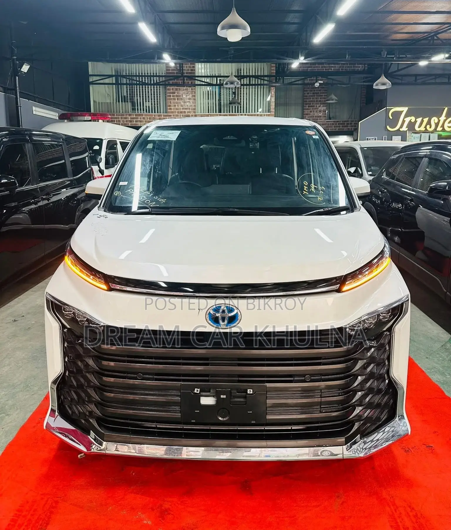 Toyota Voxy S-Z Auto foot step 2022