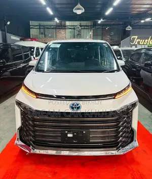 Toyota Voxy S-Z Auto foot step 2022