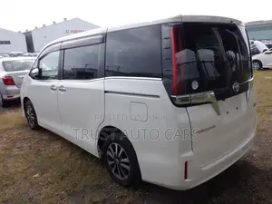 Toyota Esquire GI, HYBRID 2021