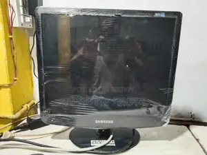 Samsung 17 Inch square 100% Fresh Monitor