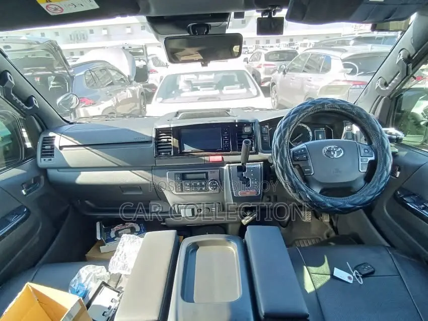 Toyota Hiace Super GL Power Door 2022