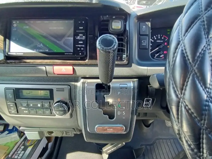 Toyota Hiace Super GL Power Door 2022