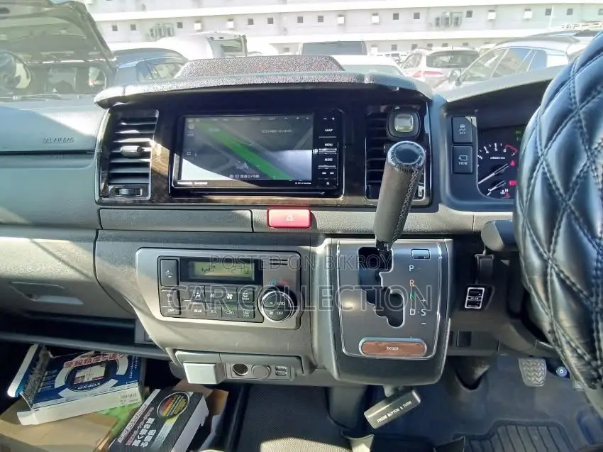 Toyota Hiace Super GL Power Door 2022