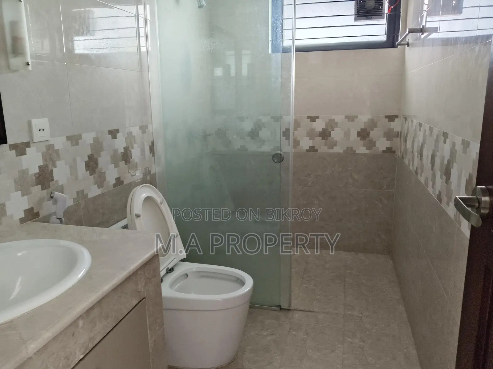 Rent Apartment 4-Bed 2-Carpark 3900sqft Gulshan-2