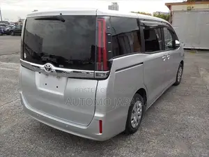 Toyota Noah X LED 2020