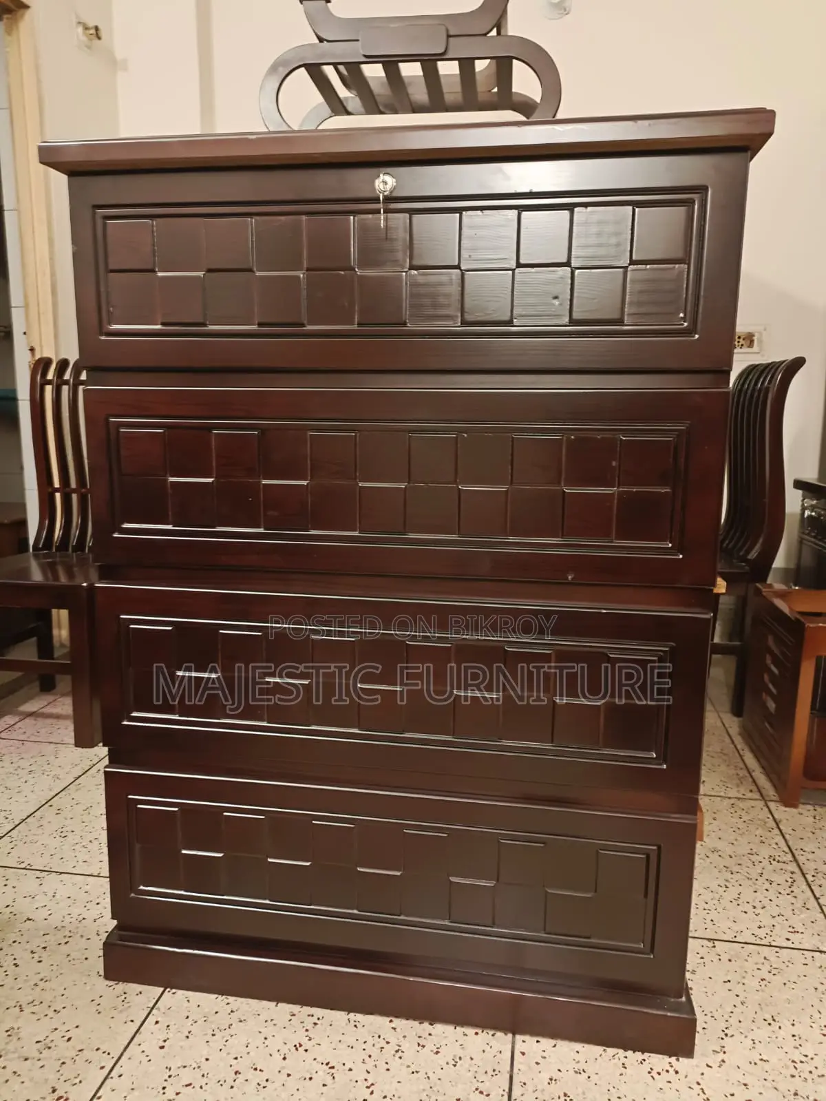 চেস্ট ড্রয়ার। মডেল # ২৫৩