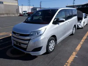 Toyota Noah Non Hybrid X Silver 2020