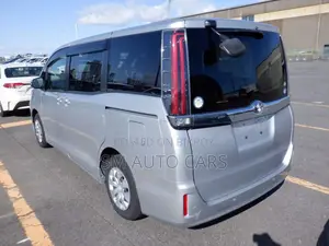 Toyota Noah Non Hybrid X Silver 2020