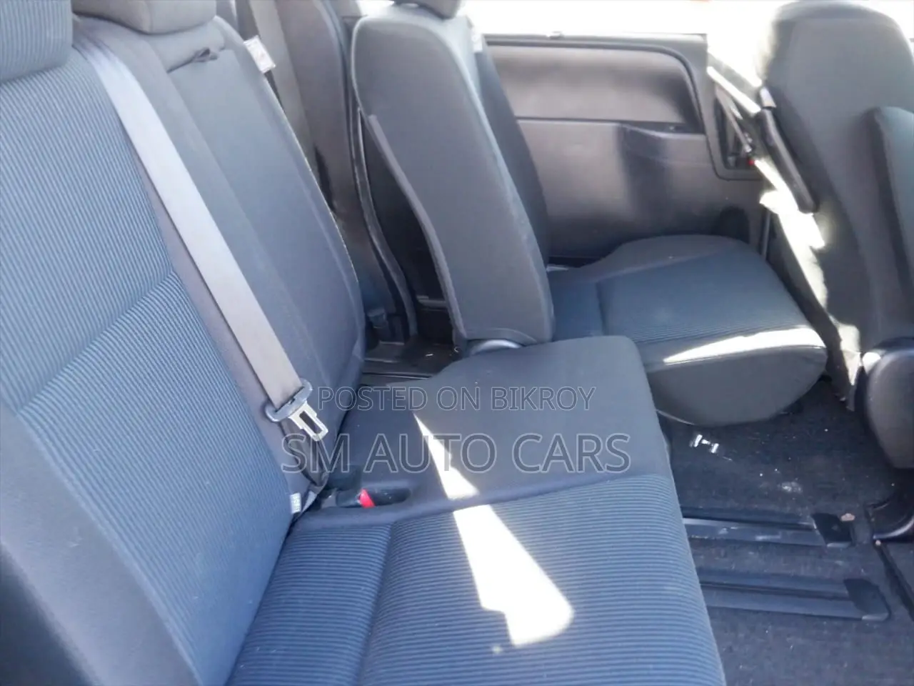 Toyota Noah Non Hybrid X Silver 2020