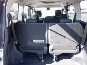 Toyota Noah Non Hybrid X Silver 2020