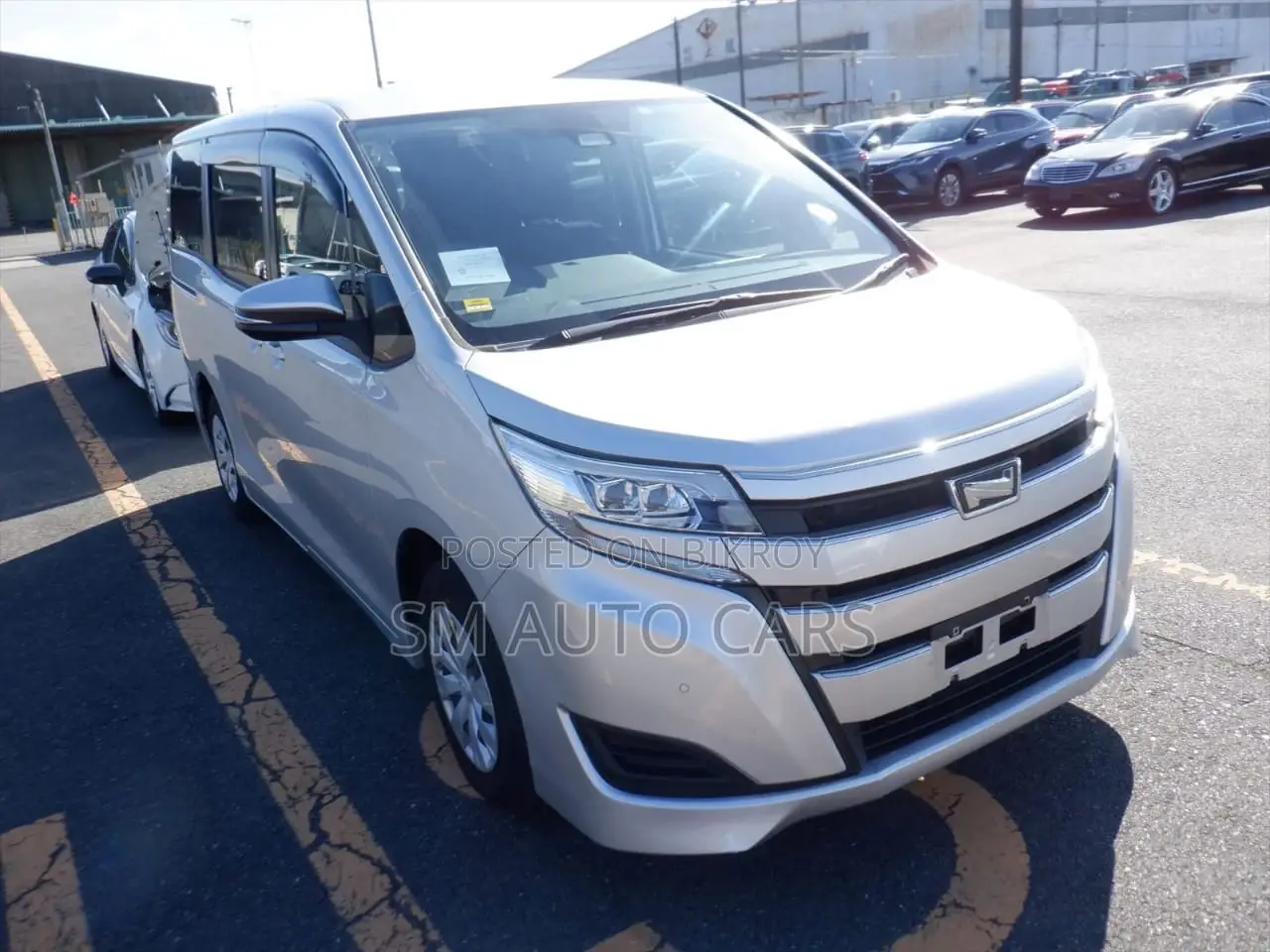 Toyota Noah Non Hybrid X Silver 2020