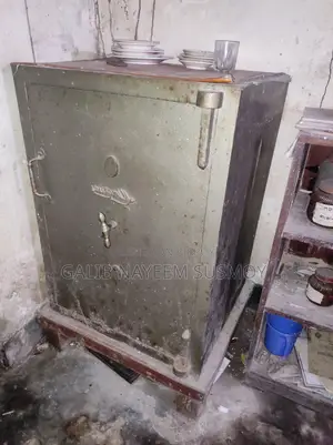 Large safe 291+- kg weight